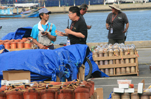 Các đội dự thi đã tập trung về Cảng Đà Nẵng để chuẩn bị cho phần thi của mình. Ảnh: Đắc Mạnh
